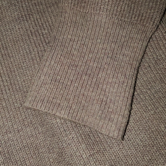 American Eagle Lavender Thin Knit Sweater - Picture 5 of 5